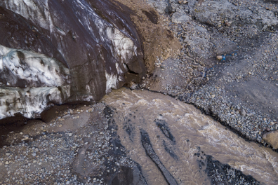 Torrent glaciaire et langue glaciaire (Islande)